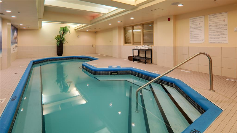 Las mejores ofertas de MTL Express Montreal Airport Hotel Montreal