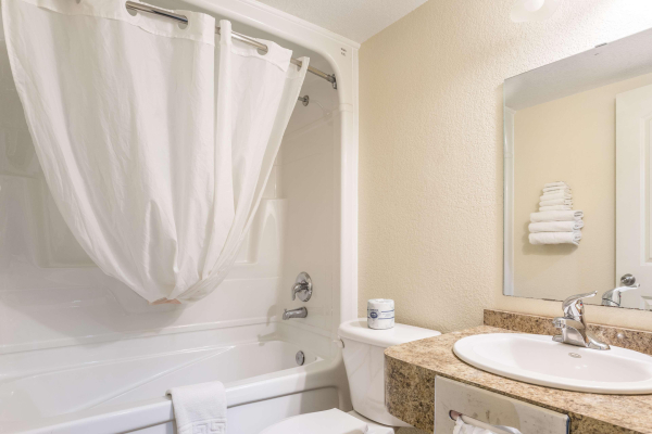 Las mejores ofertas de Knights Inn Orillia Orillia