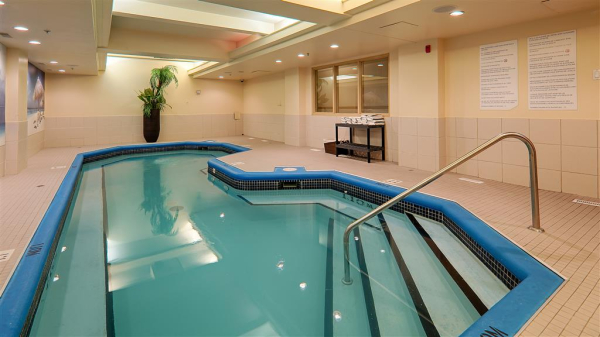 Las mejores ofertas de MTL Express Montreal Airport Hotel Montreal