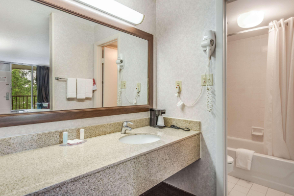 Las mejores ofertas de Econo Lodge Pottery Norge 