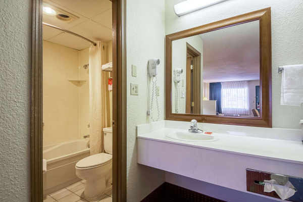 Las mejores ofertas de Econo Lodge Inn & Suites Bentonville Bentonville