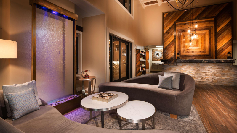 Aiden by Best Western Warm Springs Hotel and Event