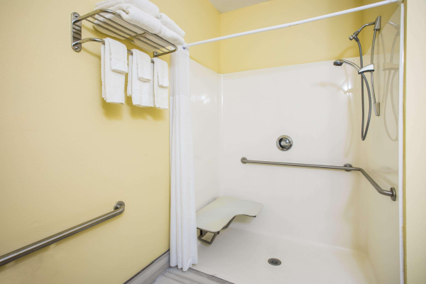 Las mejores ofertas de Days Inn & Suites By Wyndham Augusta Near Fort Eis Grovetown