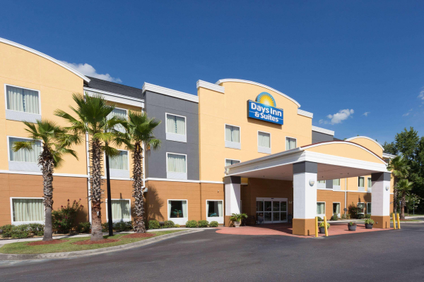 Las mejores ofertas de Days Inn & Suites By Wyndham Savannah North I-95 Port Wentworth