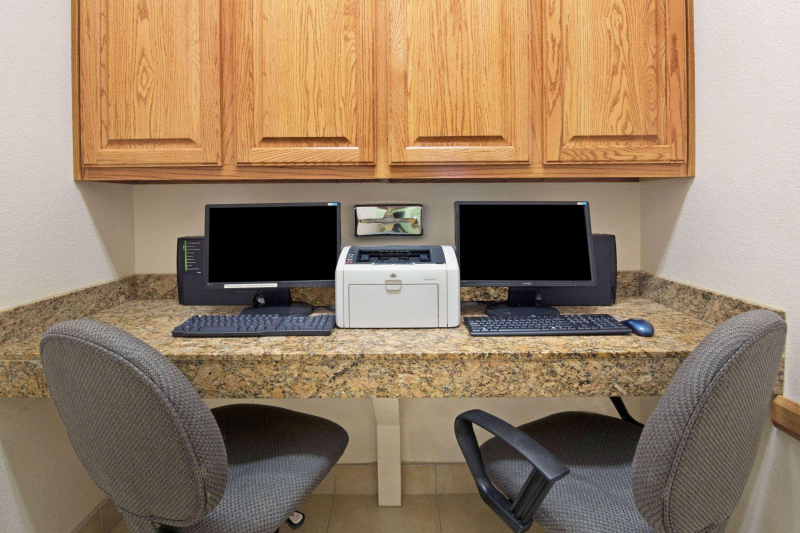 Super 8 by Wyndham Austin/Airport South