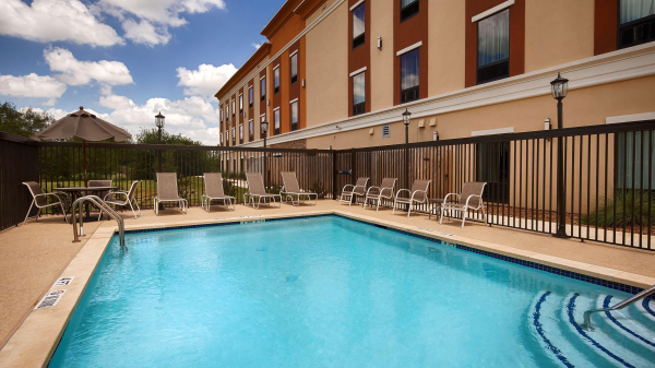 Las mejores ofertas de Best Western Plus Elmendorf Hotel / San Antonio Martindale