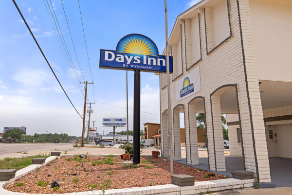Las mejores ofertas de Days Inn by Wyndham Kenedy Kenedy 