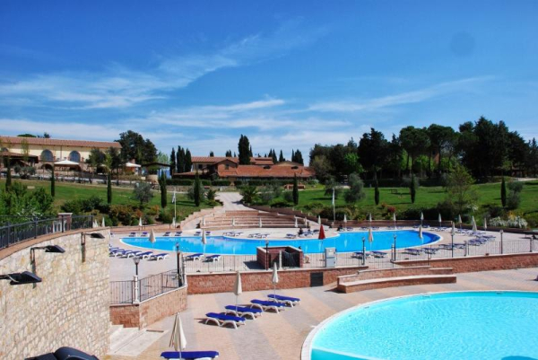 Las mejores ofertas de IH HOTELS TOSCANA PIAN DEI MUCINI RESORT Massa Marittima 