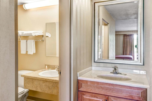 Las mejores ofertas de Super 8 by Wyndham Hartford South - Rocky Hill Rocky Hill