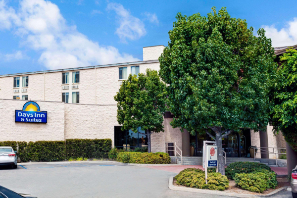 Las mejores ofertas de Days Inn & Suites by Wyndham Fullerton Fullerton