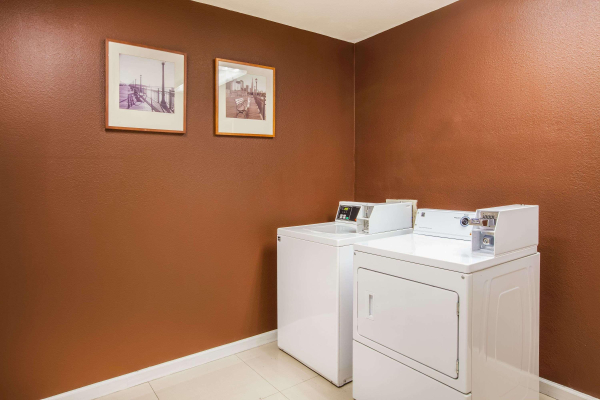 Las mejores ofertas de Days Inn & Suites by Wyndham Antioch Antioch