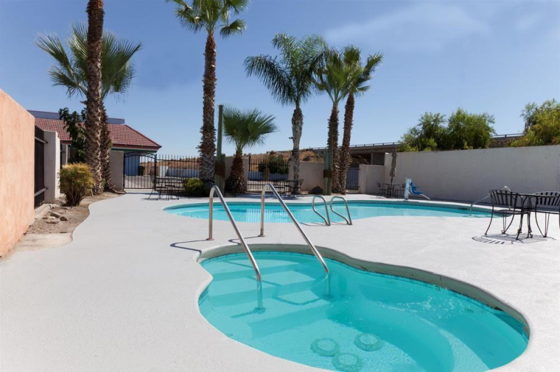 Super 8 by Wyndham Buttonwillow