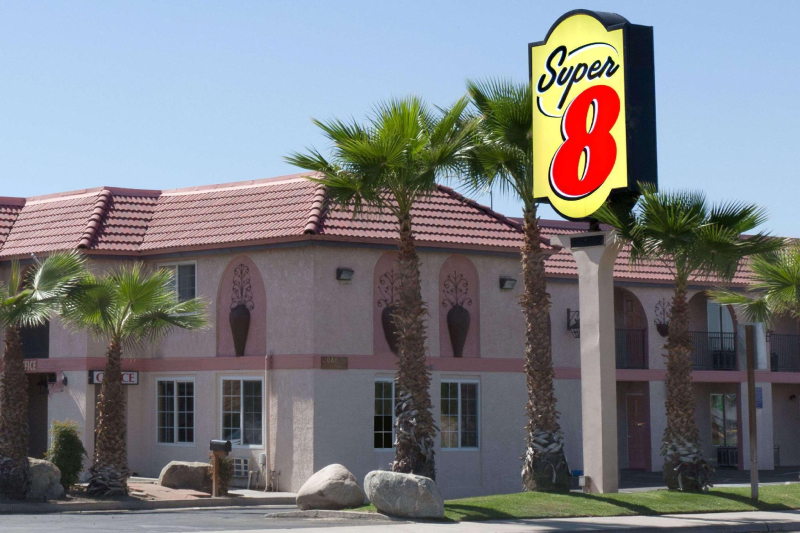 Super 8 by Wyndham Buttonwillow