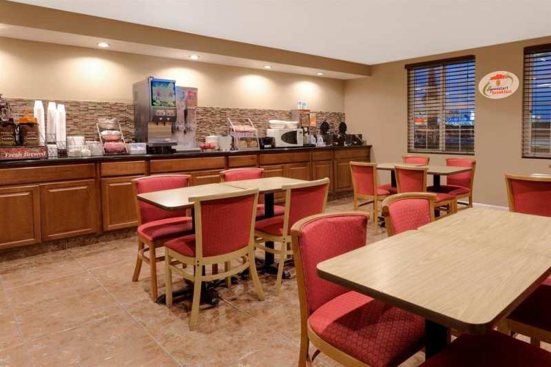 Super 8 by Wyndham Buttonwillow