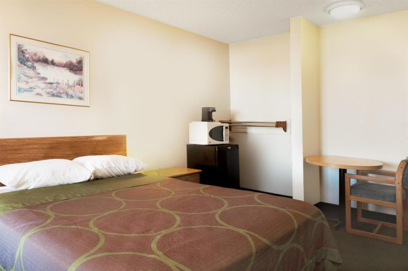 Super 8 by Wyndham Buttonwillow