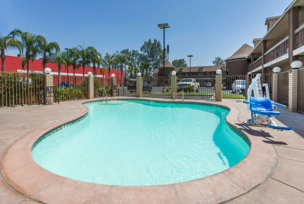 Las mejores ofertas de Super 8 by Wyndham Bakersfield South CA Bakersfield