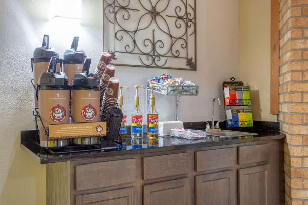 Las mejores ofertas de AmericInn by Wyndham Delafield Delafield 