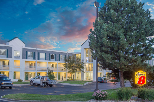 Las mejores ofertas de Super 8 by Wyndham Madison East Sherwood Glen