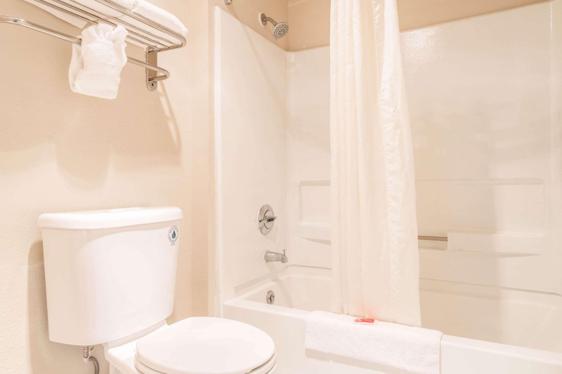 Econo Lodge Near Bellevue Square