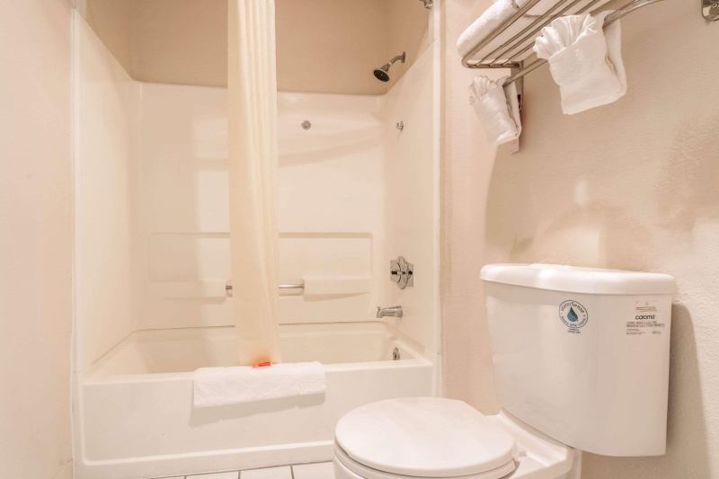 Econo Lodge Near Bellevue Square