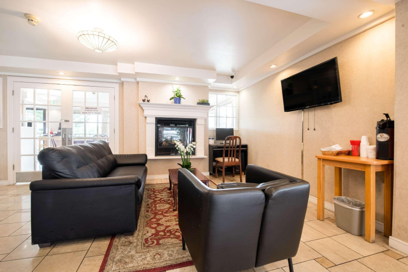 Econo Lodge Near Bellevue Square