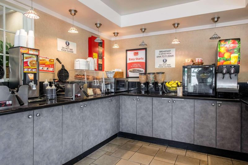 Econo Lodge Near Bellevue Square