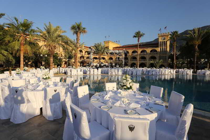 Le Chateau Lambousa Hotel