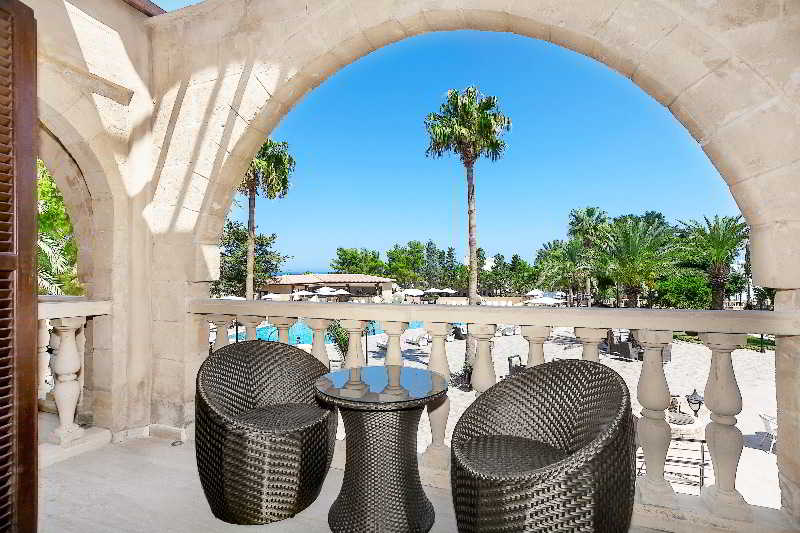 Le Chateau Lambousa Hotel