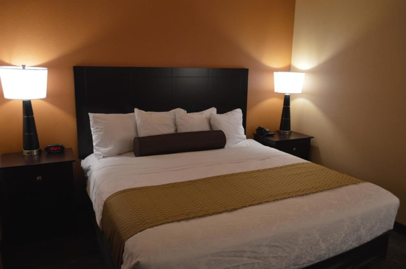 Best Western Plus Vermilion River Inn & Suites