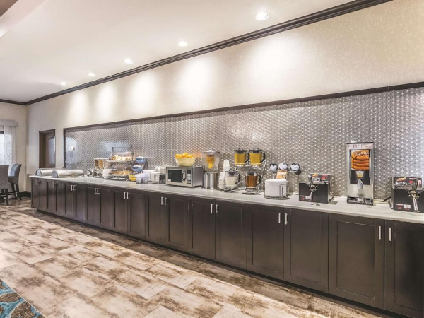 Las mejores ofertas de La Quinta Inn & Suites by Wyndham Dallas Grand Prairie South Grand Prairie