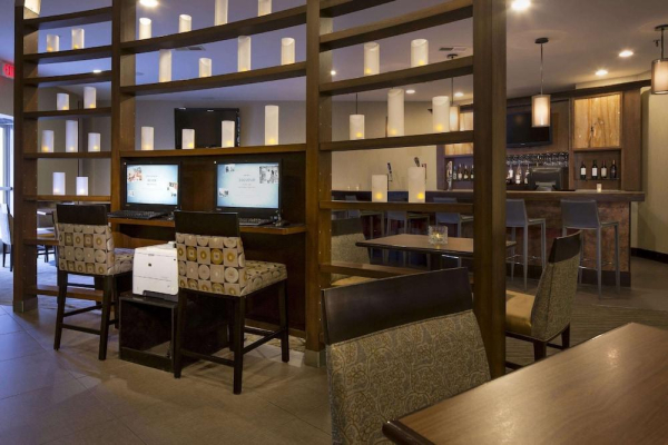 Las mejores ofertas de DOUBLETREE BY HILTON HOTEL RALEIGH - BROWNSTONE - UNIVERSITY Plano