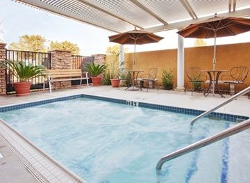 Las mejores ofertas de HOLIDAY INN EXPRESS WEST SACRAMENTO Sacramento