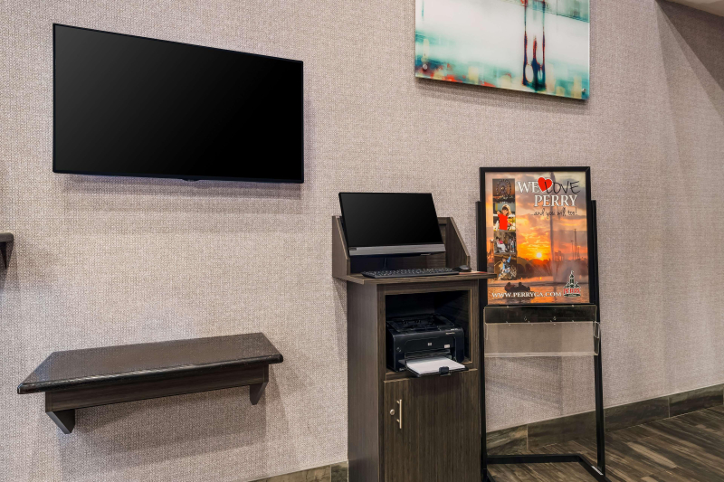 Best Western Bradbury Inn & Suites