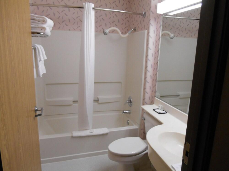 GUESTHOUSE INN & SUITES