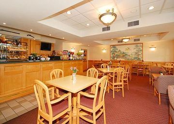 Las mejores ofertas de COMFORT INN & SUITES COLONIAL Sturbridge