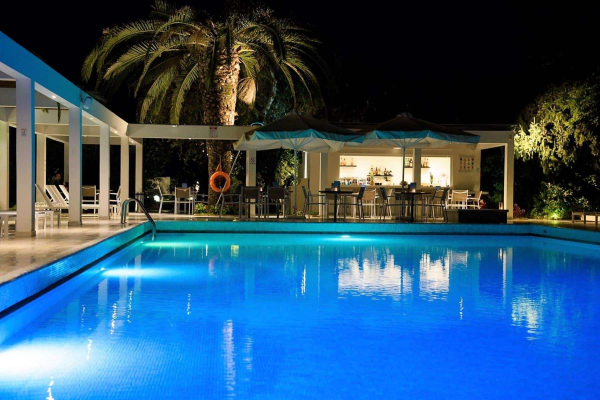 Las mejores ofertas de TRYP by Wyndham Corfu Dassia Kerkira