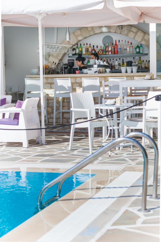 Las mejores ofertas de Zoumis Studios Paros 