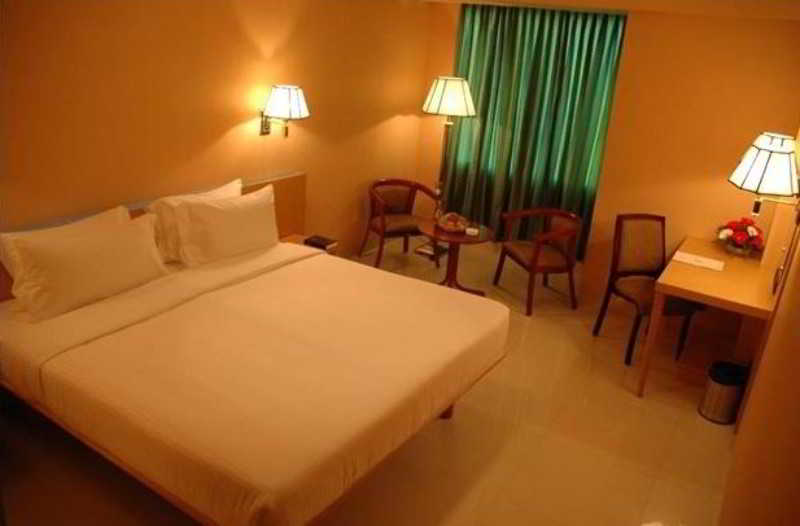 Las mejores ofertas de Edition O 30035 Esthell near Malar Hospital Chennai