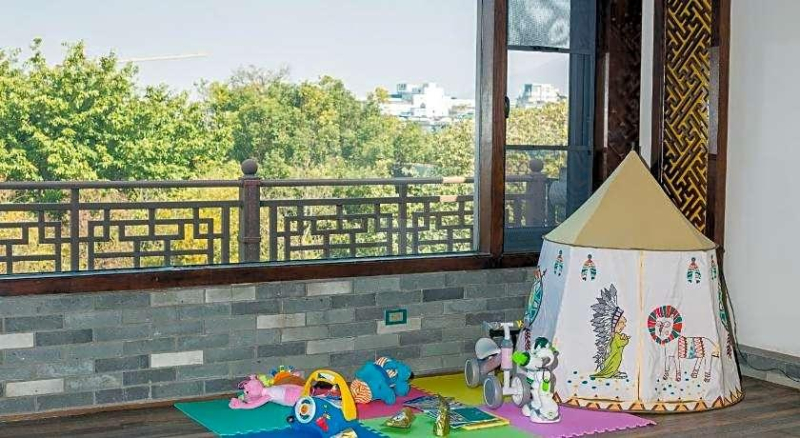 Guilin JIngGuanMingLou Museum Hotel