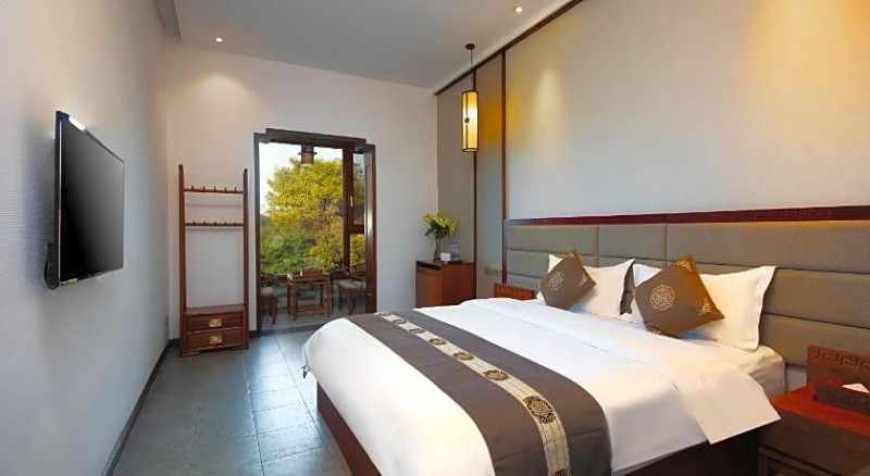 Guilin JIngGuanMingLou Museum Hotel