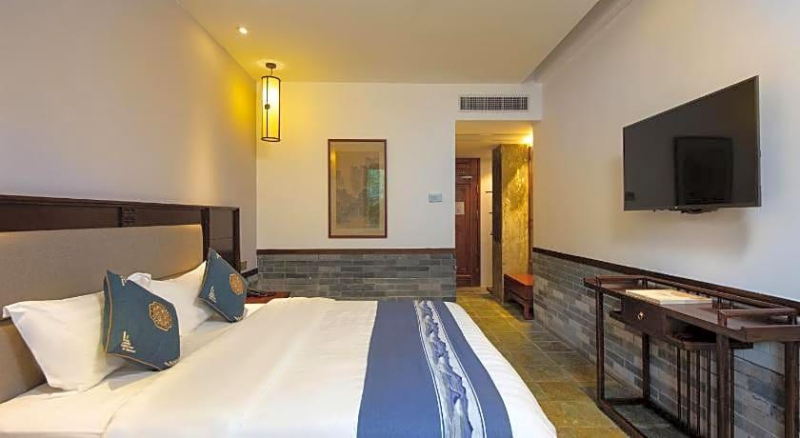Guilin JIngGuanMingLou Museum Hotel