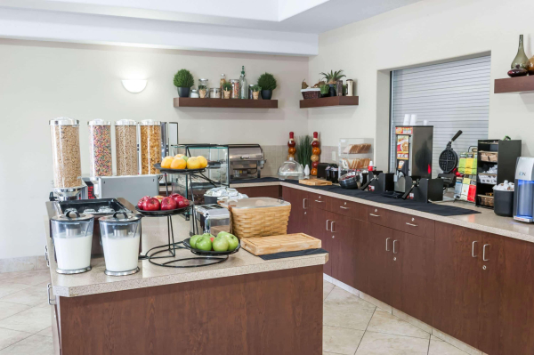 Las mejores ofertas de Ramada by Wyndham High River Calgary 