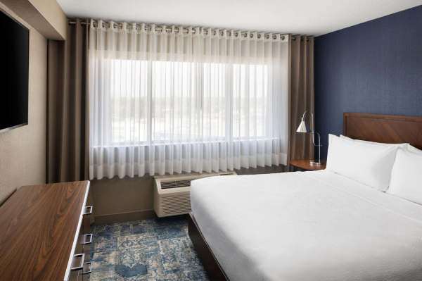 Las mejores ofertas de Four Points by Sheraton Edmonton South Edmonton 