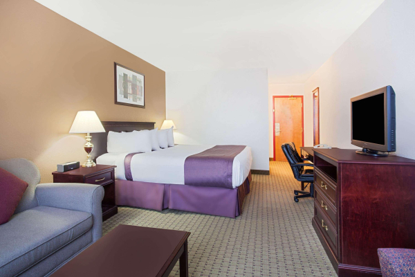 Las mejores ofertas de Ramada by Wyndham Red Deer Hotel and Suites Red Deer 