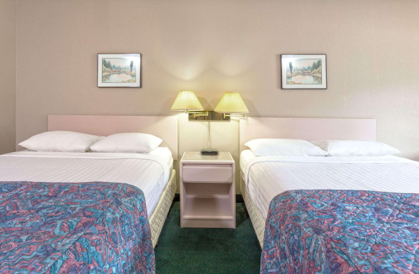 Las mejores ofertas de Super 8 By Wyndham Golden Golden