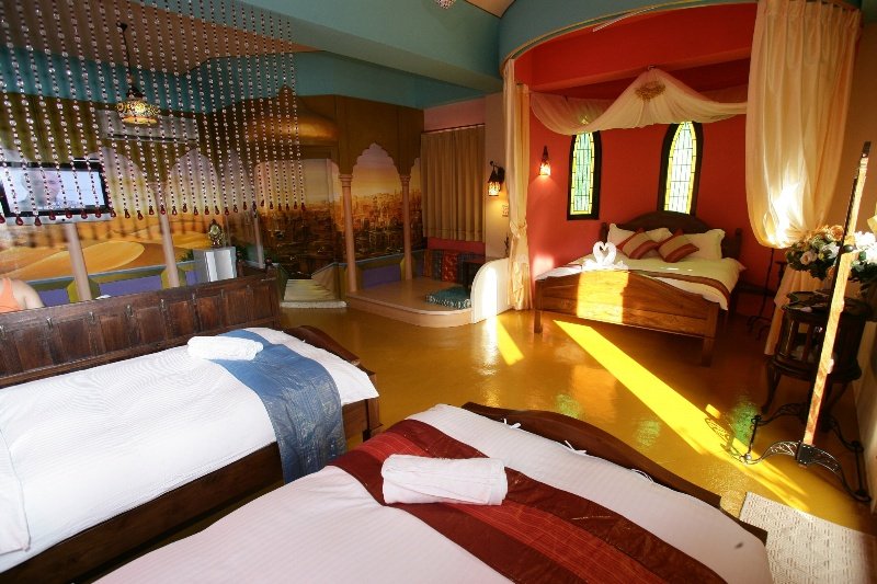 Hotel Castillo De Amour- Orange Castle