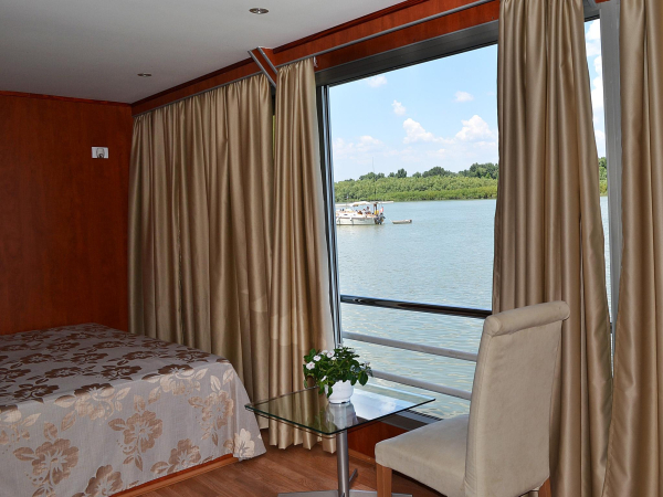 Las mejores ofertas de Compass River City Botel Belgrado