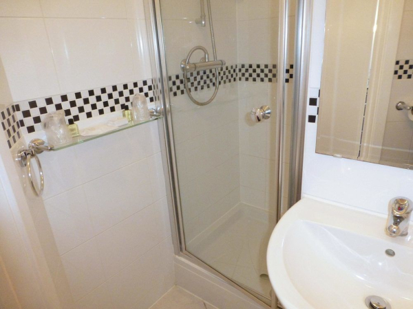 Las mejores ofertas de OYO STADE COURT HOTEL Hythe 