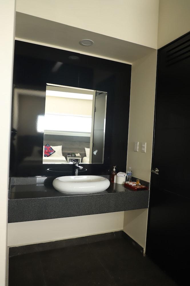 Las mejores ofertas de HOMESUITES MALECON Culiacán