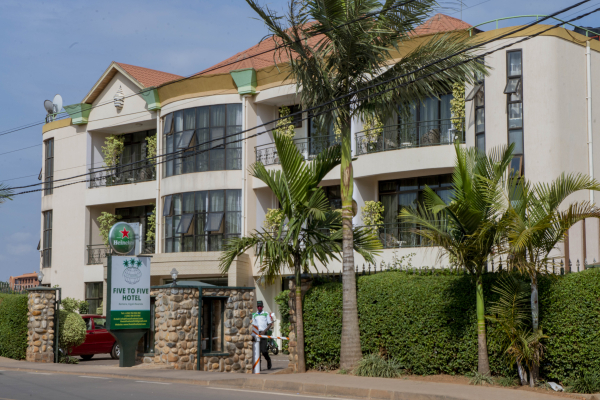 Las mejores ofertas de Five to Five Mont Kigali